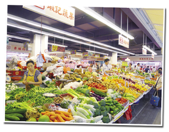愛民街市的推廣活動浪接浪，場內消費氣氛大增。 The series of promotional events have encouraged spending in Oi Man Market. 